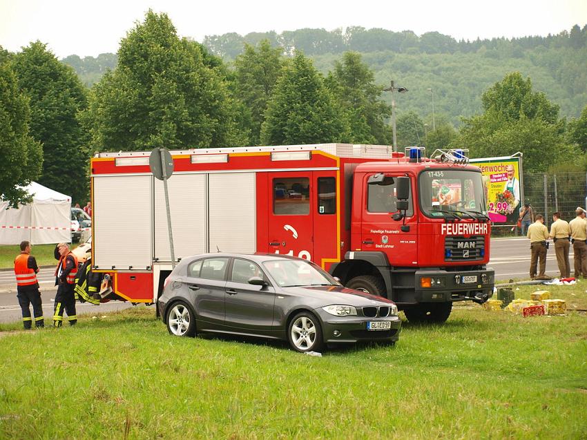 Schwerer Unfall mit Reisebus Lohmar Donrather Dreieck P241.JPG